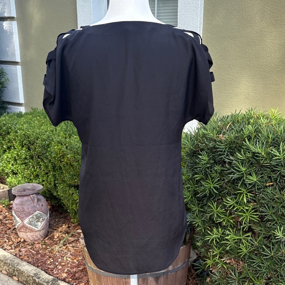 Express Elegant Black Women's Top - Picture 2 of 4